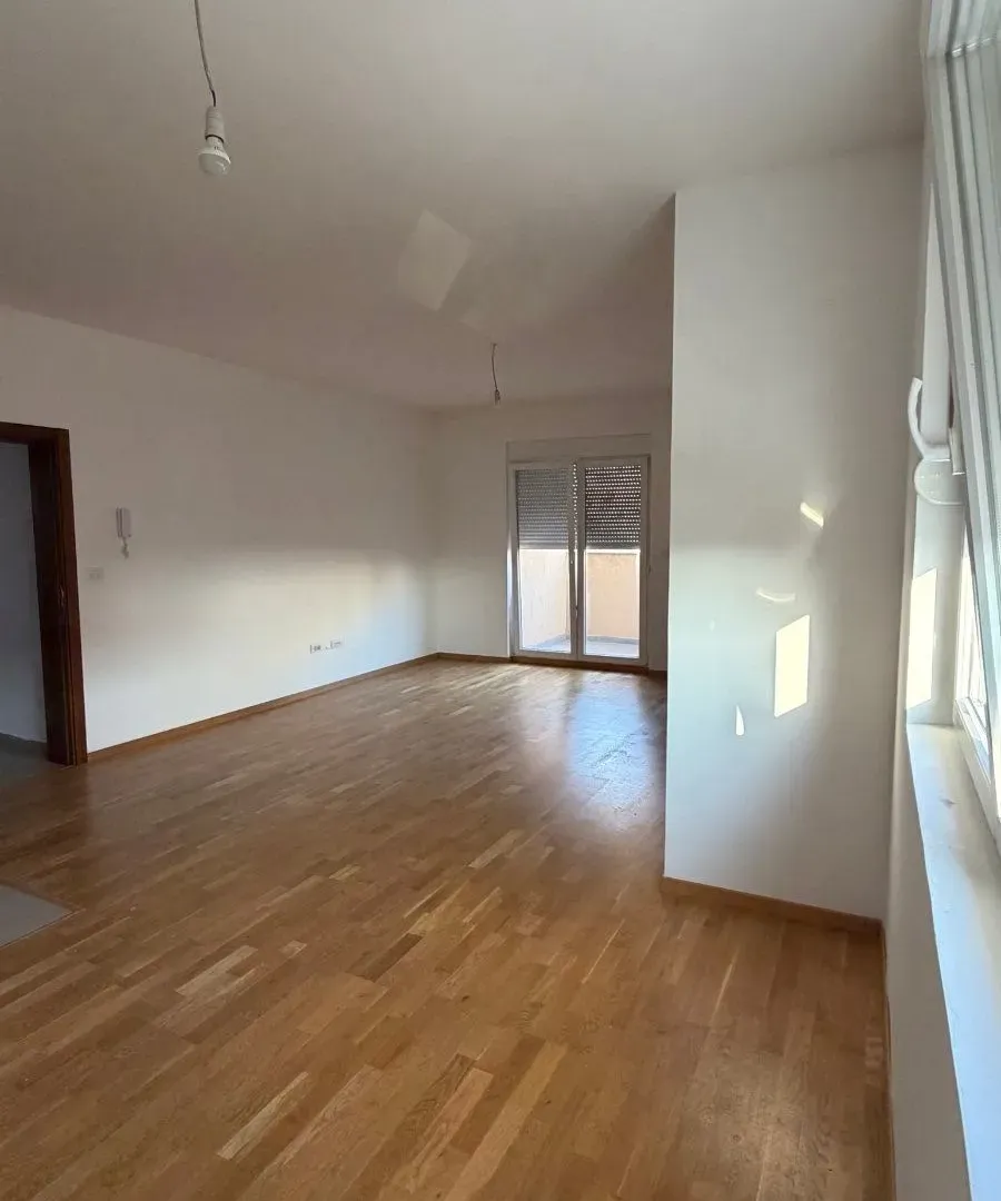 Prodaja, dvosoban stan, 73m², Tuški Put, Podgorica