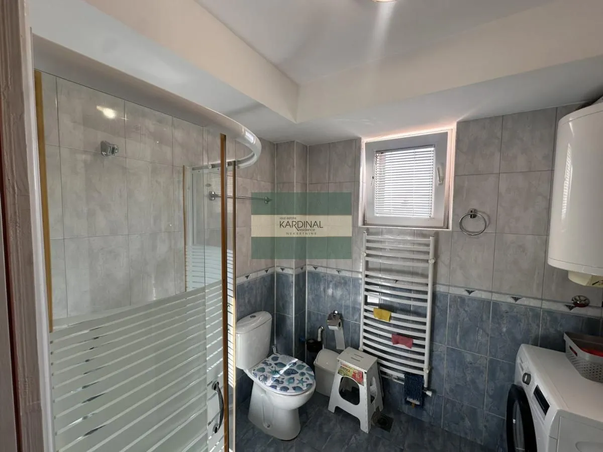 Izdavanje, dvosoban stan, 71m², Centar, Kragujevac