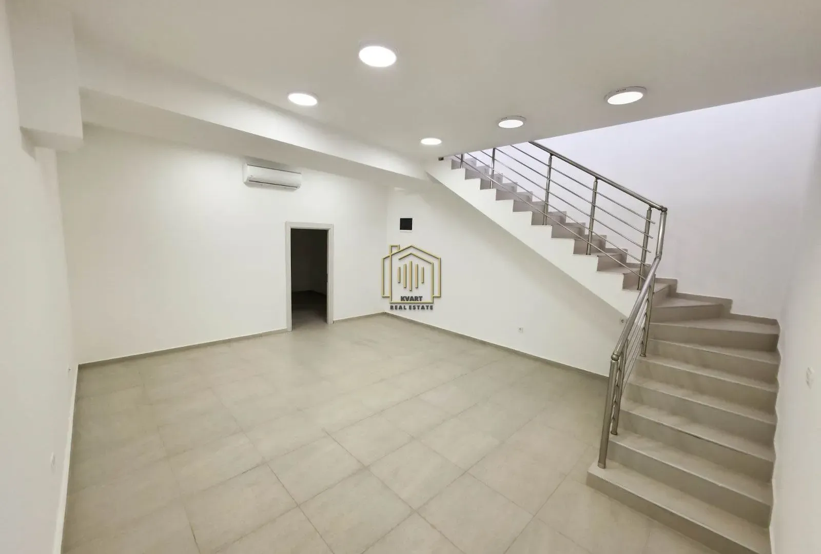 Rent, office space, 115m², Blok 6, Podgorica
