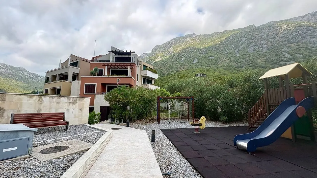 Prodaja, jednosoban stan, 61m², Morinj, Kotor