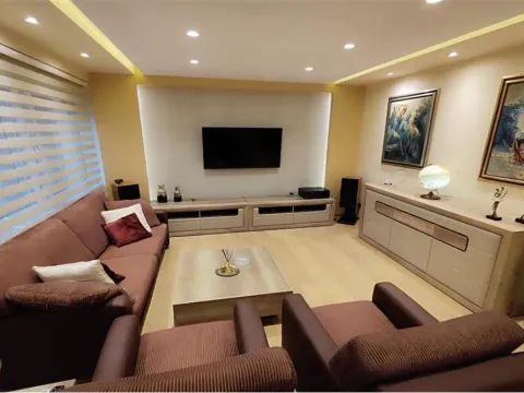 Izdavanje, dvosoban stan, 82m², Centar, Niš - image 12