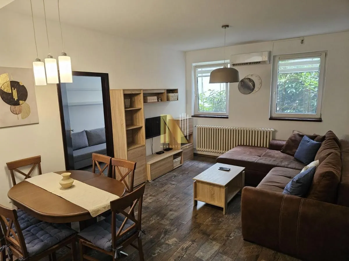 Izdavanje, dvosoban stan, 60m², Centar, Novi Sad