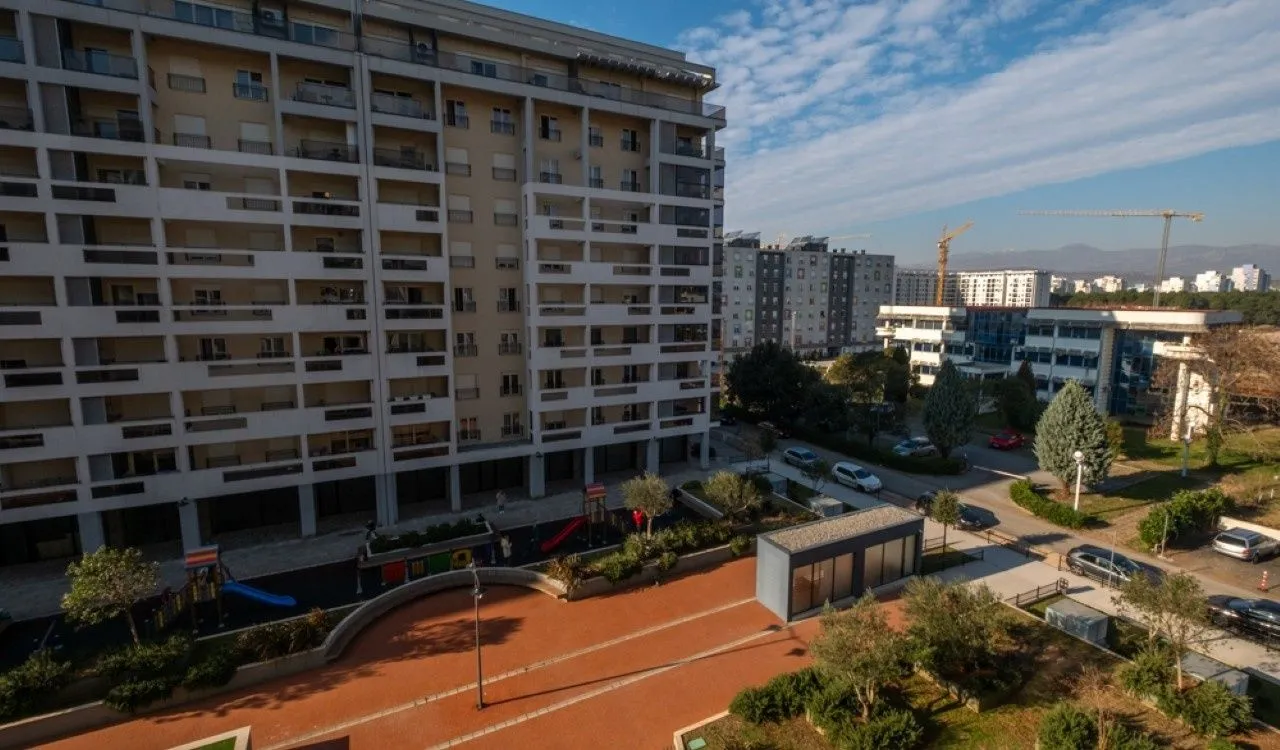 Izdavanje, dvosoban stan, 74m², Podgorica, Crna Gora