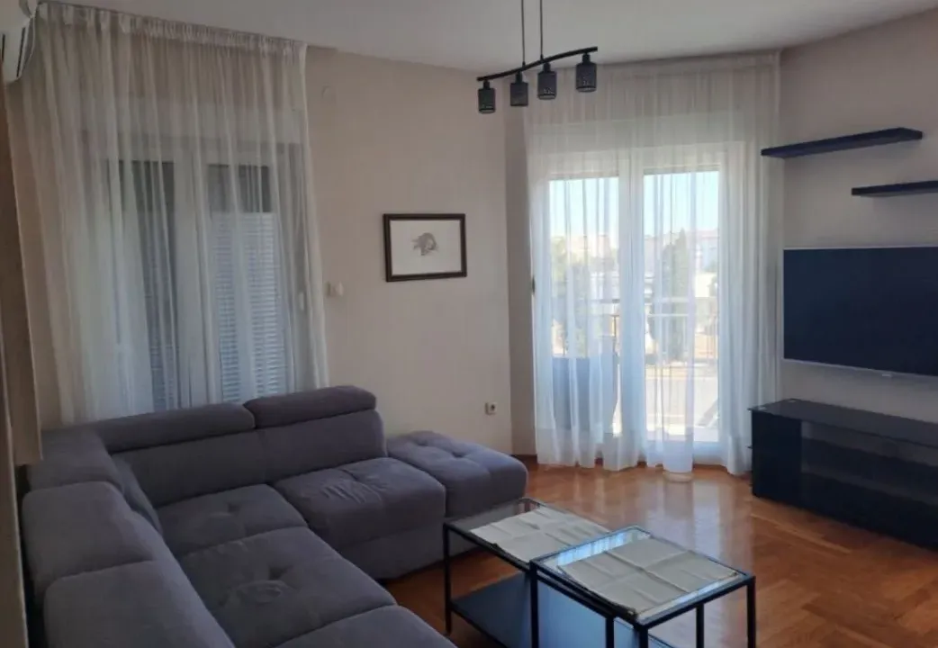 Izdavanje, dvosoban stan, 65m², Zabjelo, Podgorica