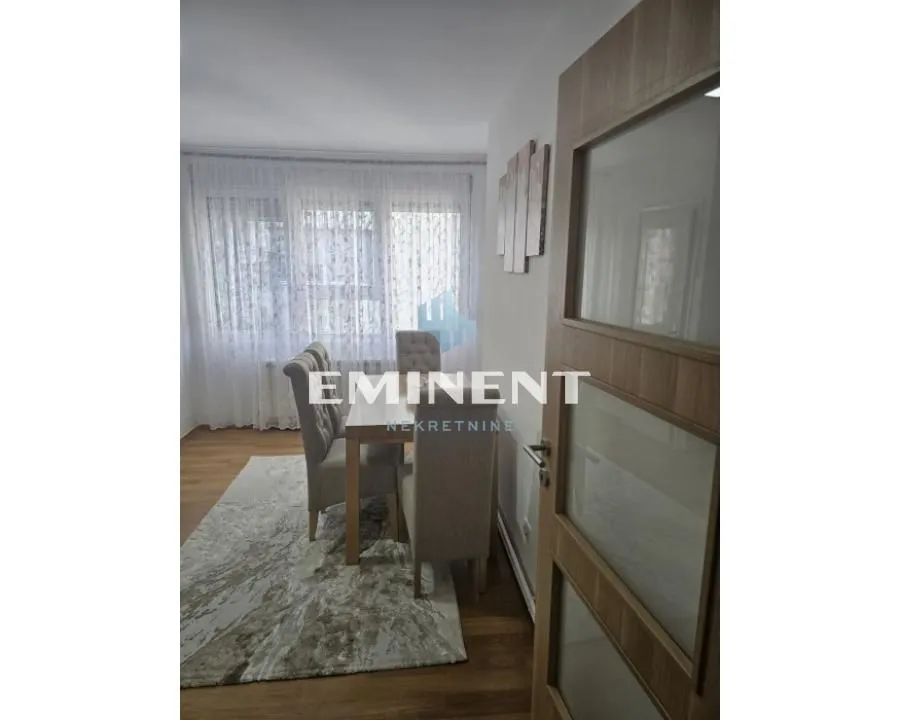 Izdavanje, dvosoban stan, 60m², Kalenić Pijaca, Vračar Sve Podlokacije