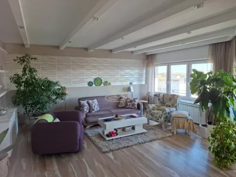 Prodaja, kuća, 270m², Blok 8, Petrovaradin - image 2