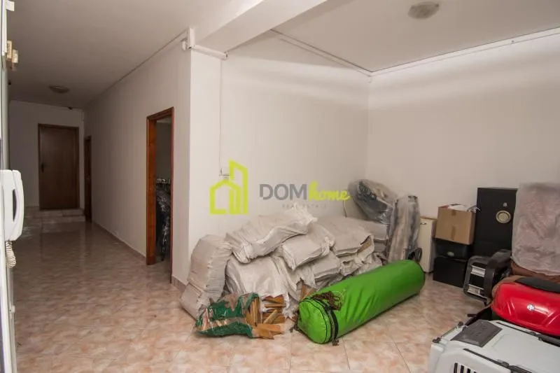 Izdavanje, kuća, 400m², Momišići, Podgorica