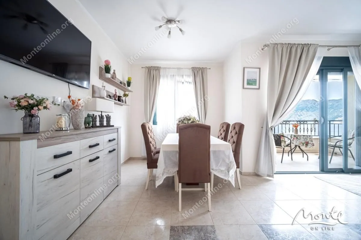 Prodaja, dvosoban stan, 109m², Dobrota, Kotor
