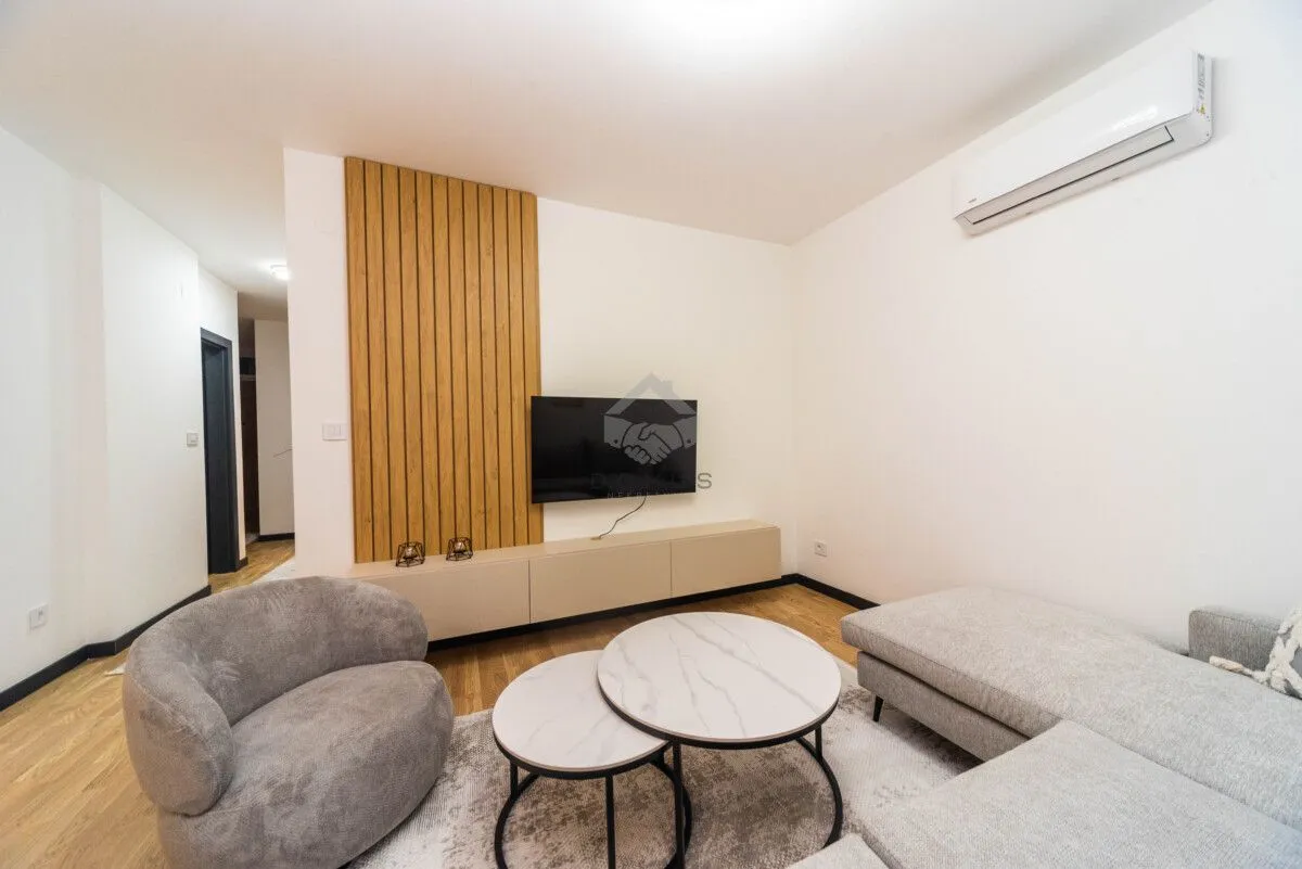 Izdavanje, dvosoban stan, 60m², Gorica C, Podgorica