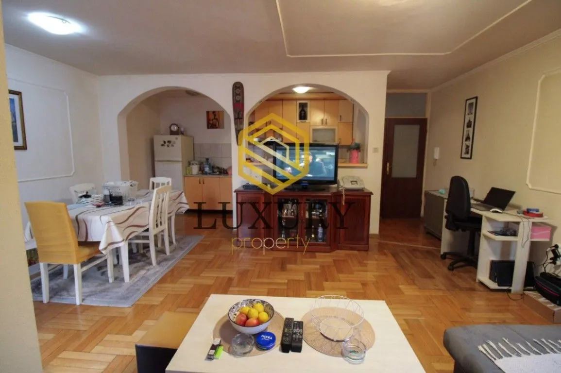 Prodaja, dvosoban stan, 82m², Blok 5, Podgorica