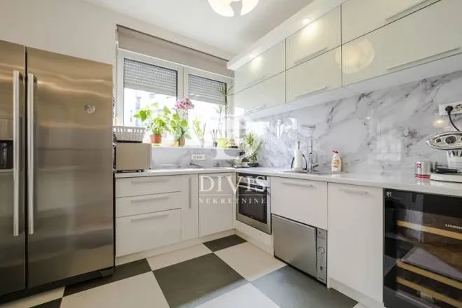 Izdavanje, četvorosoban stan, 139m², Novi Beograd Blok 19, Novi Beograd Sve Podlokacije