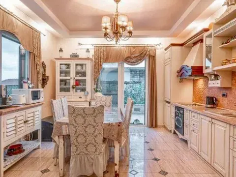 Izdavanje, kuća, 300m², Bečići, Budva - image 11