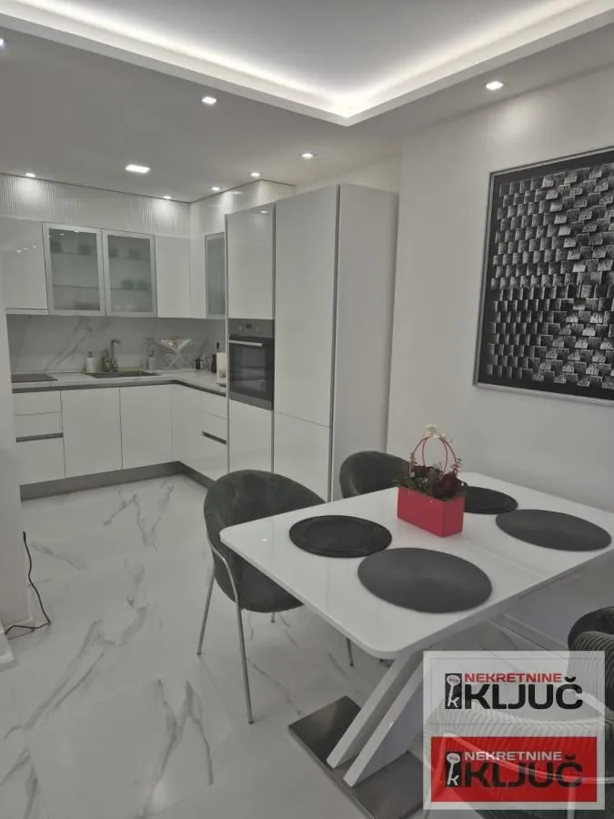Prodaja, trosoban stan, 79m², Veternik, Novi Sad Sve Podlokacije