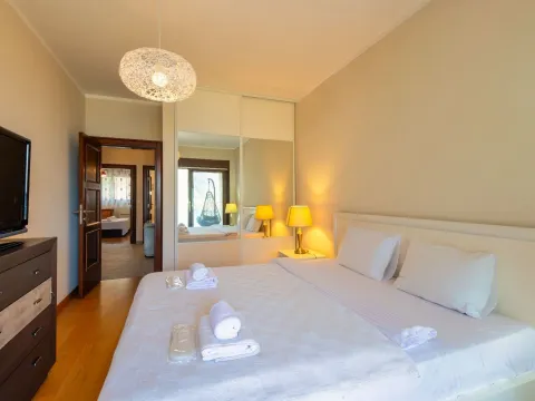 Rent, three bedroom apartment, 140m², Škaljari, Kotor - image 2
