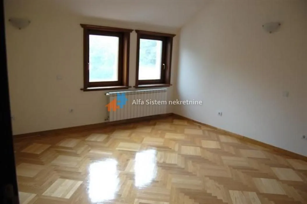 Izdavanje, stan, 300m², Savski Venac, Beograd