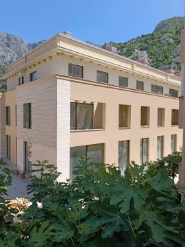 Rent, one bedroom apartment, 65m², Škaljari, Kotor - image 2
