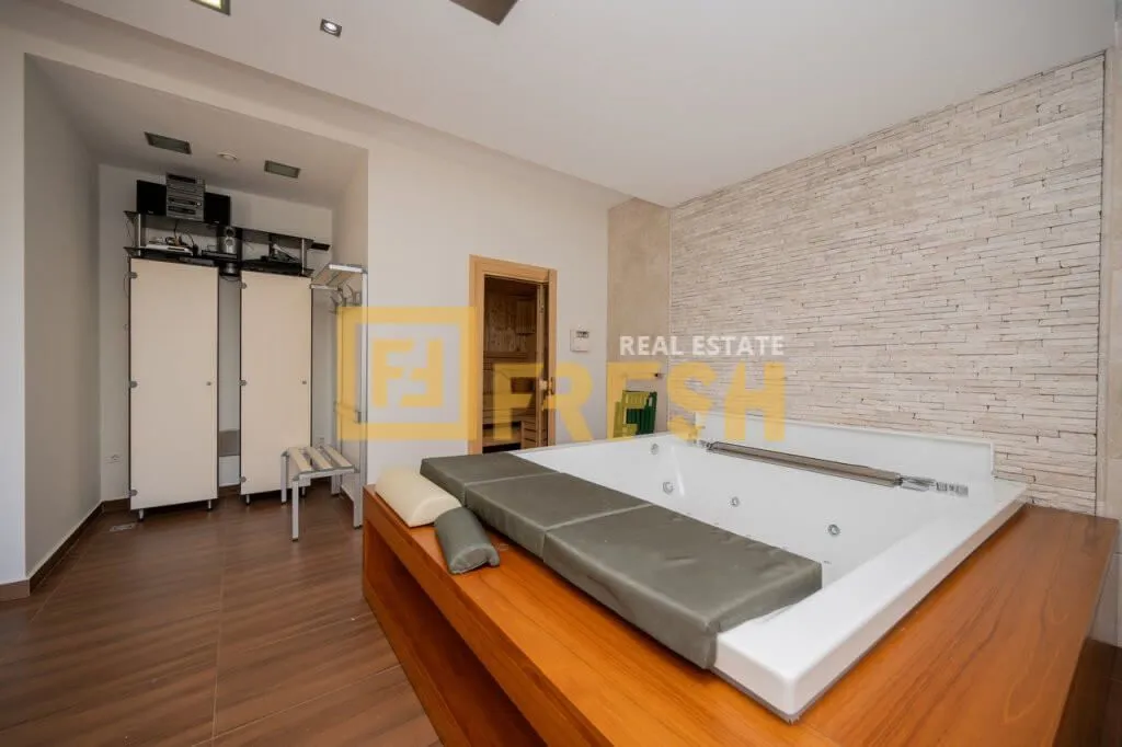 Rent, house, 380m², Mareza, Podgorica
