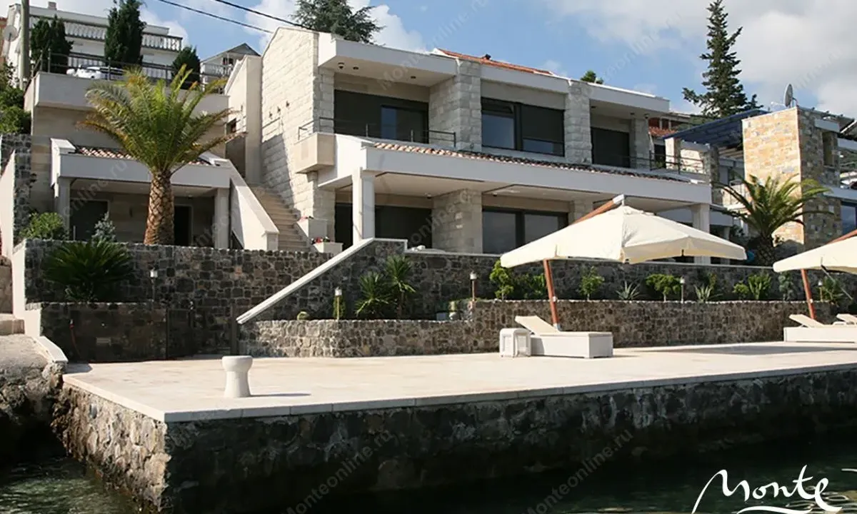 Sale, house, 300m², Krašići, Tivat