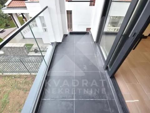 Izdavanje, trosoban stan, 111m², Vezirov Most, Podgorica - image 18