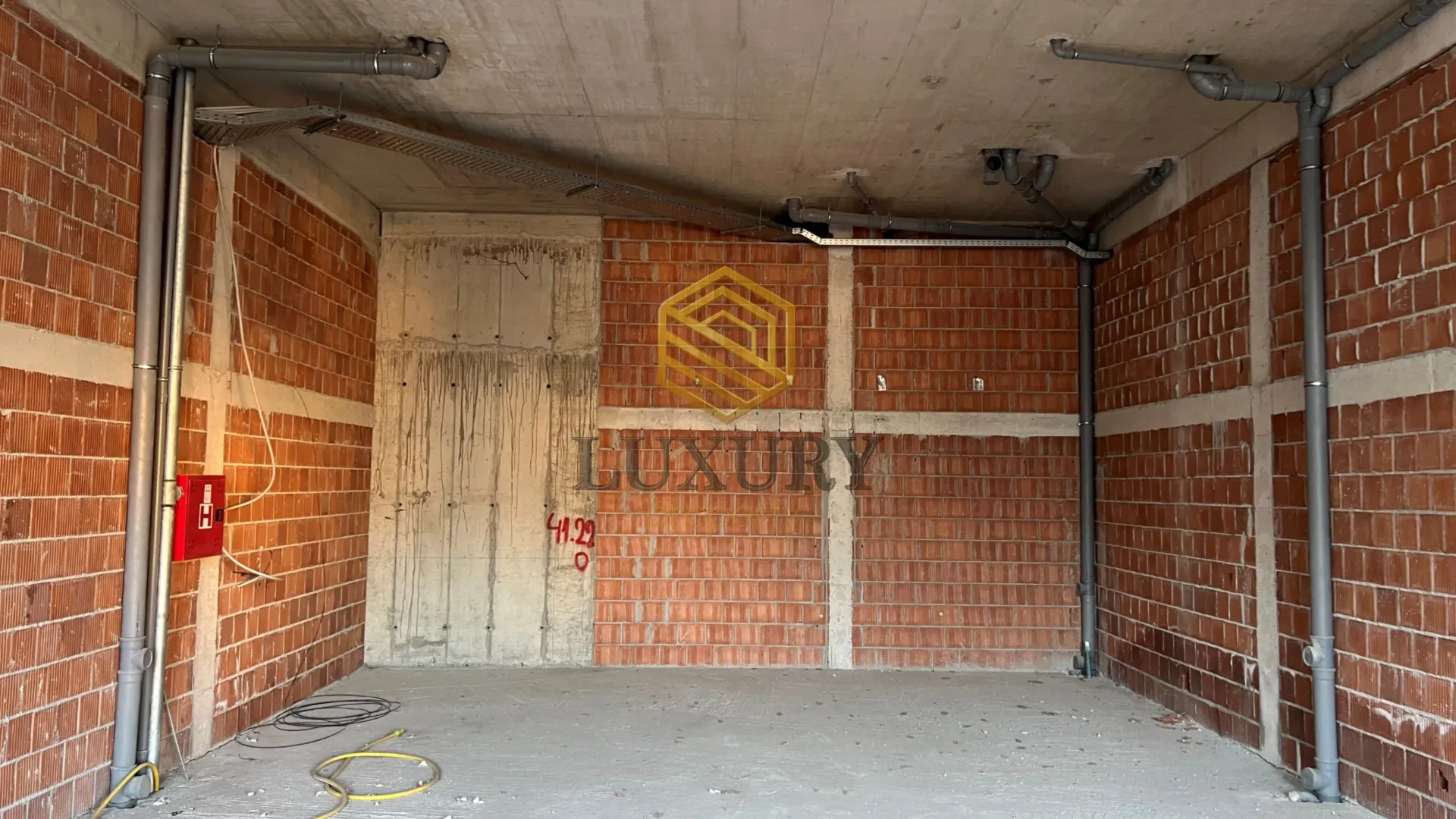 Rent, office space, 74m², Ljubović, Podgorica