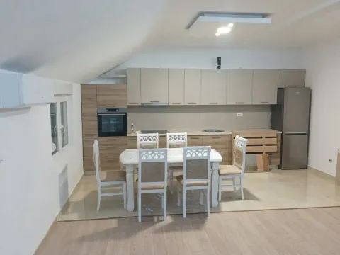 Izdavanje, trosoban stan, 120m², Momišići, Podgorica - image 4
