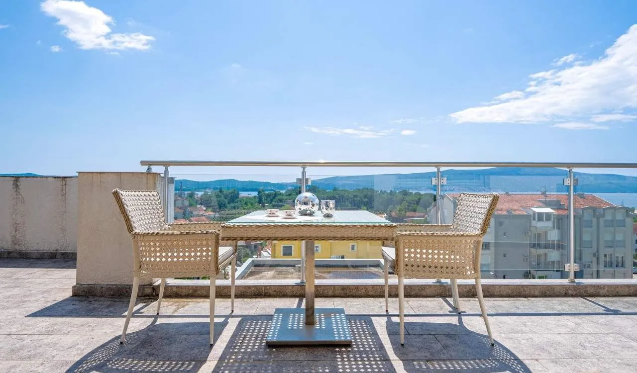 Prodaja, trosoban stan, 116m², Centar, Tivat