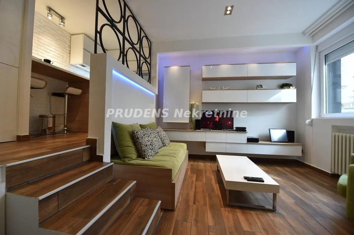 Izdavanje, jednosoban stan, 28m², Stari Grad, Beograd