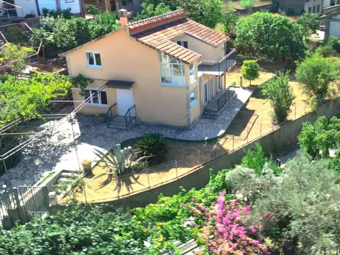 Prodaja, kuća, 188m², Centar, Bar - image 1