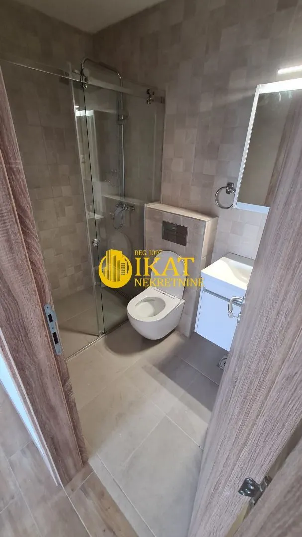 Prodaja, četvorosoban stan, 95m², Centar, Stara Pazova