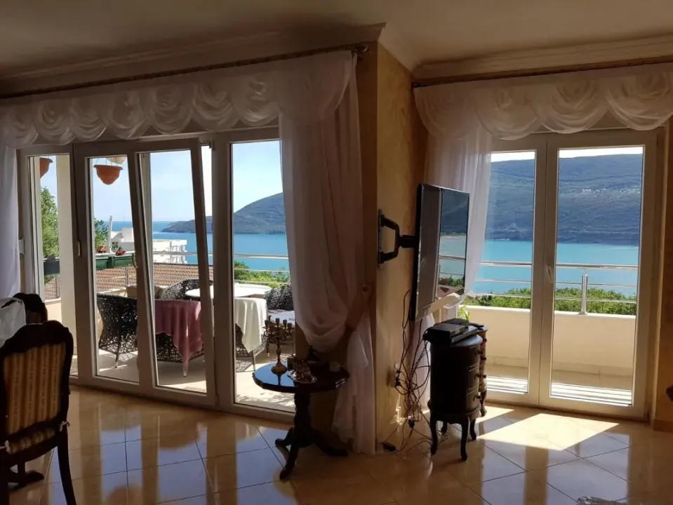 Prodaja, trosoban stan, 120m², Herceg Novi, Crna Gora