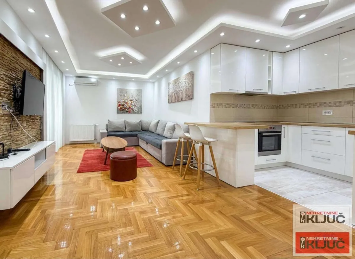 Izdavanje, jednosoban stan, 46m², Bulevar Oslobodjenja, Novi Sad Sve Podlokacije