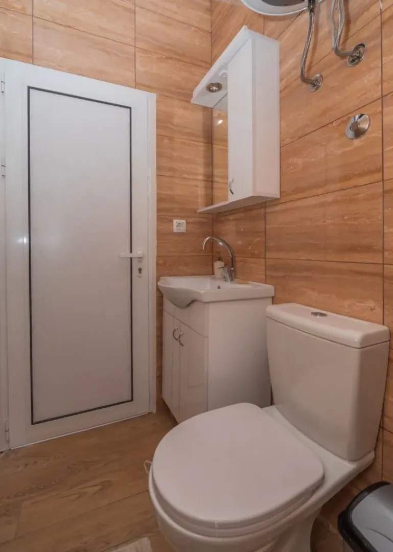 Izdavanje, dvosoban stan, 70m², Stari Bar, Bar