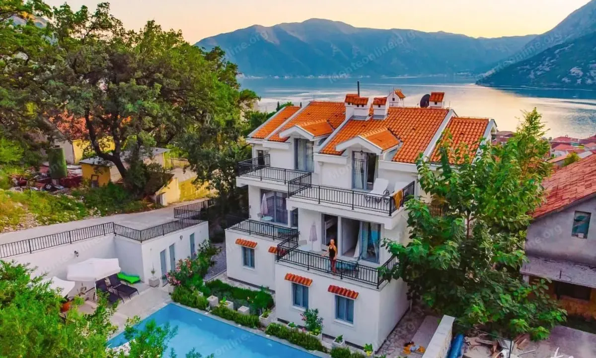 Prodaja, poslovni prostor, 570m², Risan, Kotor