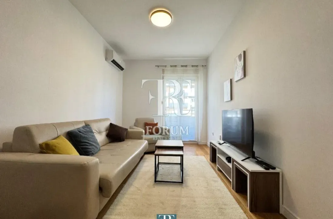 Izdavanje, jednosoban stan, 43m², Central Point, Podgorica