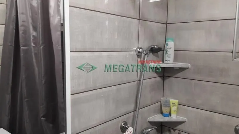 Izdavanje, četvorosoban stan, 97m², Centar, Novi Sad