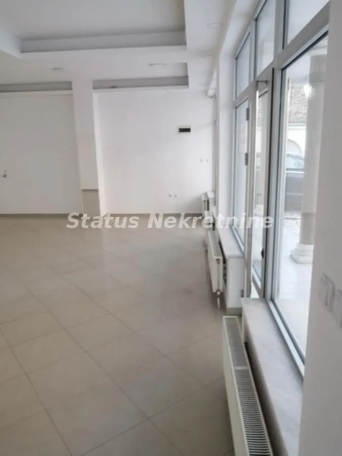 Sale, office space, 330m², Ruma, Srbija