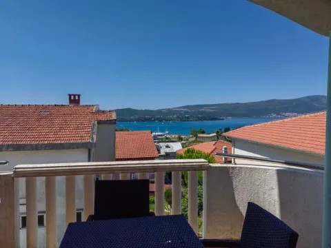 Izdavanje, dvosoban stan, 65m2, Kava, Tivat
