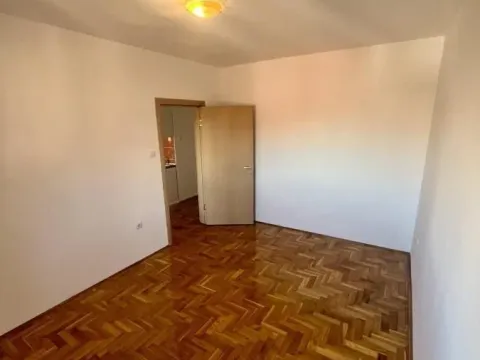 Izdavanje, jednosoban stan, 40m², Adamovićevo Naselje, Novi Sad Sve Podlokacije - image 5