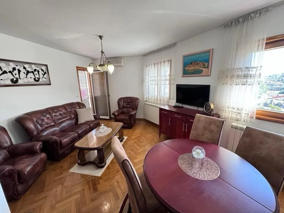 Spacious living room with seating furniture and a dining area.