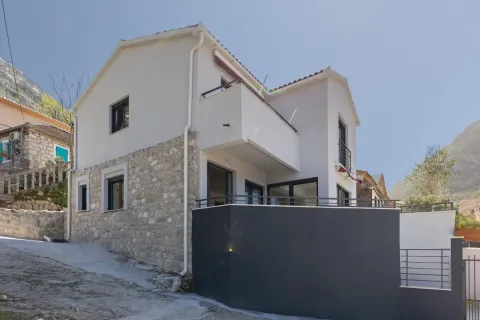 Sale, house, 160m², Škaljari, Kotor - image 2