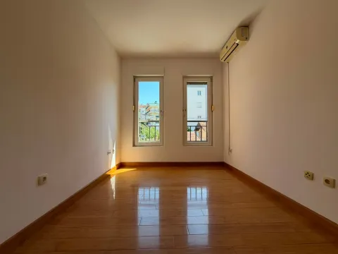 Rent, three bedroom apartment, 107m², Vezirov Most, Podgorica - image 14