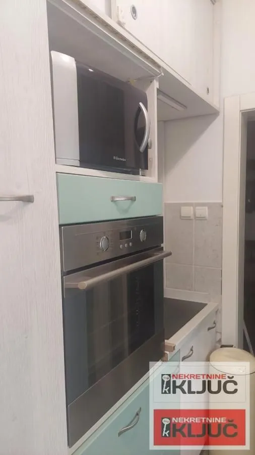 Izdavanje, trosoban stan, 71m², Centar, Novi Sad