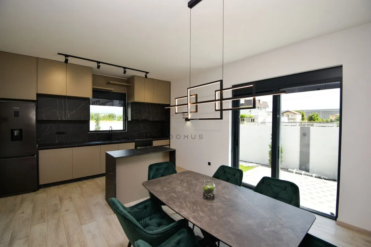 Prodaja, kuća, 154m², Dahna, Podgorica