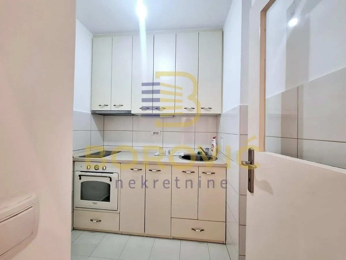Izdavanje, četvorosoban stan, 65m², Novi Beograd Blok 21, Novi Beograd Sve Podlokacije