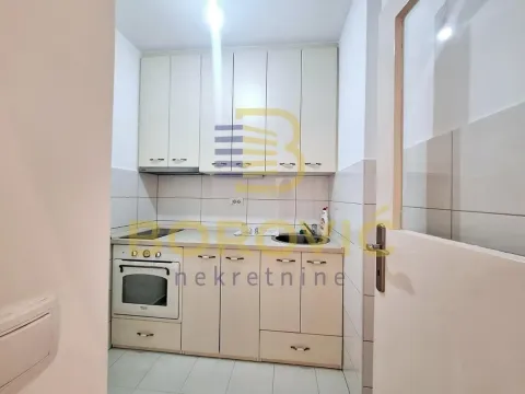 Izdavanje, četvorosoban stan, 65m², Novi Beograd Blok 21, Novi Beograd Sve Podlokacije - image 2