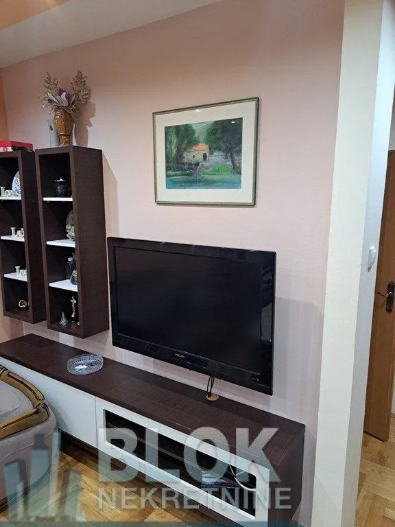 Izdavanje, dvosoban stan, 63m², Blok 6, Podgorica