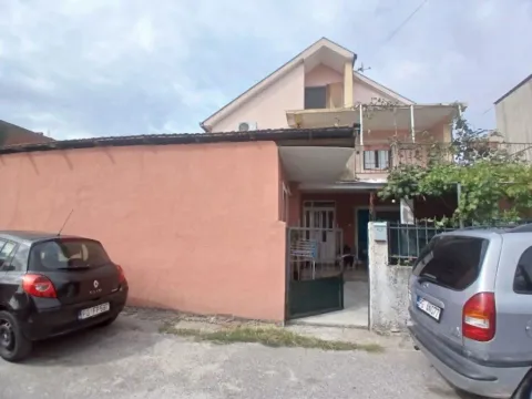 Prodaja, kuća, 200m², Zelenika, Podgorica