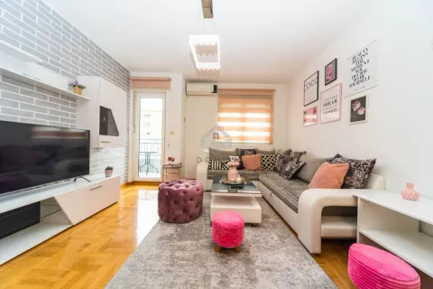 Izdavanje, jednosoban stan, 45m², Stari Aerodrom, Podgorica - image 1