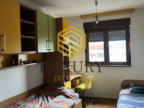 Prodaja, dvosoban stan, 70m², Stari Aerodrom, Podgorica - image 9