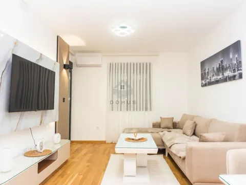Izdavanje, jednosoban stan, 45m², City Kvart, Podgorica - image 2